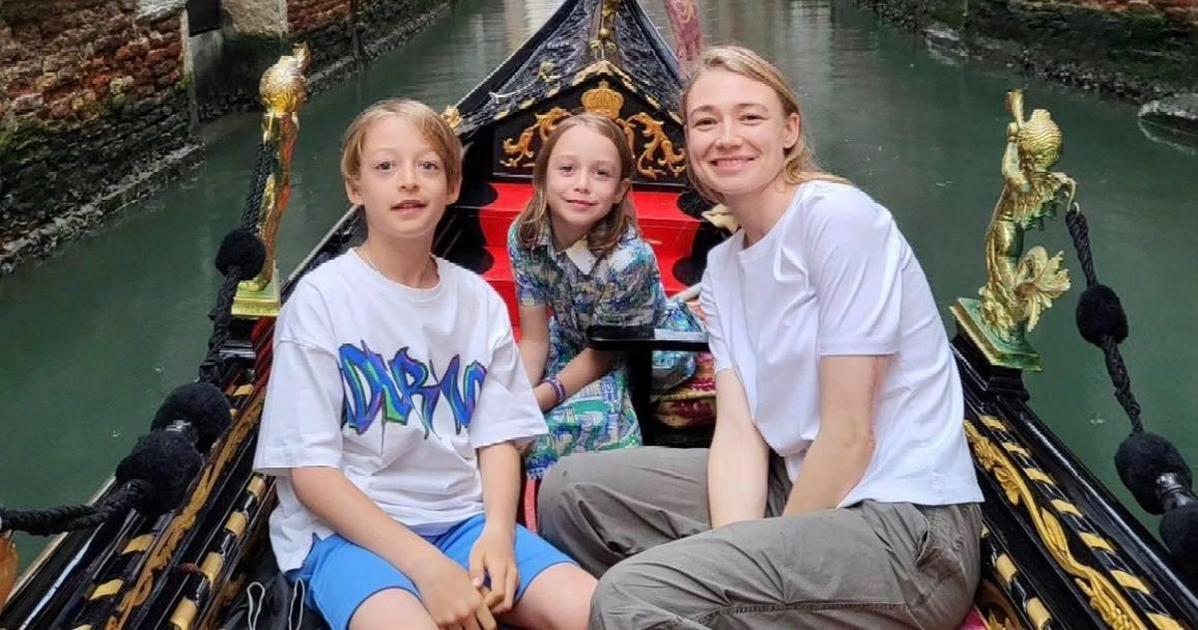 Оксана Акиньшина не живет с детьми.