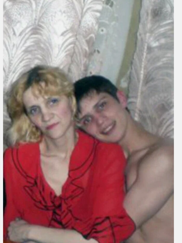 Василий Лыкшин с мамой.