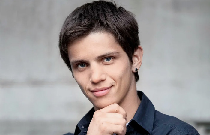 Как детдомовец, загремевший в колонию, рано создал семью и стал звездой «Громовых»: Почему Василий Лыкшин ушёл в 22 года