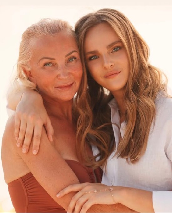 Марина Кузьмина с дочкой Ариной.