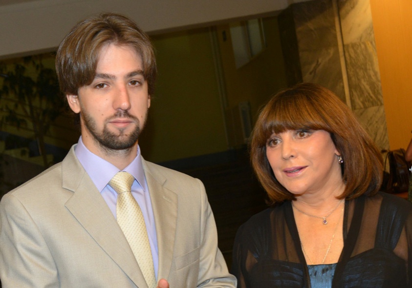 Наталья Варлей с младшим сыном. Наталья Варлей с младшим сыном.