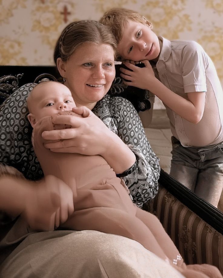 Ирина Муравьева с сыновьями.. Ирина Муравьева с сыновьями..