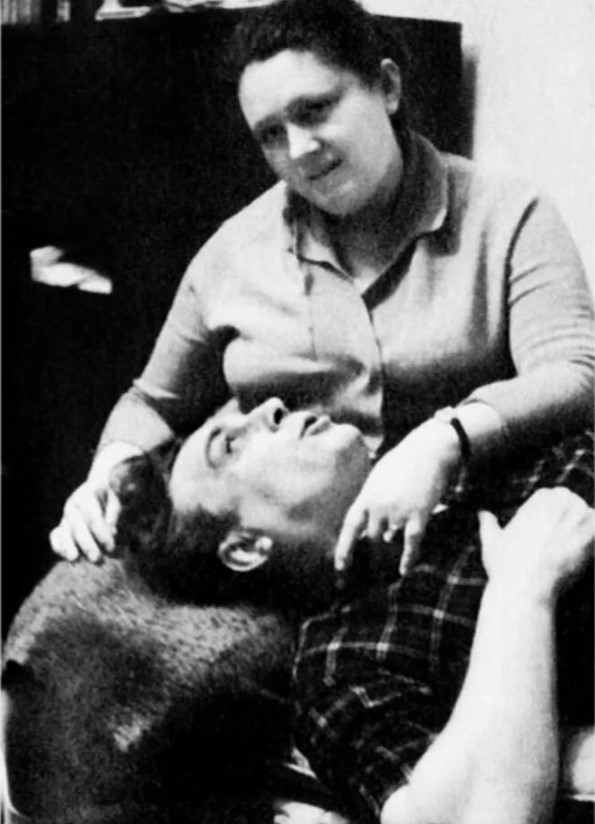 Евгений Матвеев стралася больше не давать Лидии поводов для ссор. Евгений Матвеев стралася больше не давать Лидии поводов для ссор.