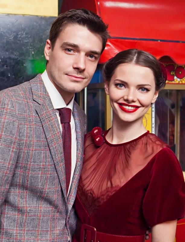 Максим Матвеев признался, что ему сложно смотреть на постельные сцены с участием жены. Максим Матвеев признался, что ему сложно смотреть на постельные сцены с участием жены.