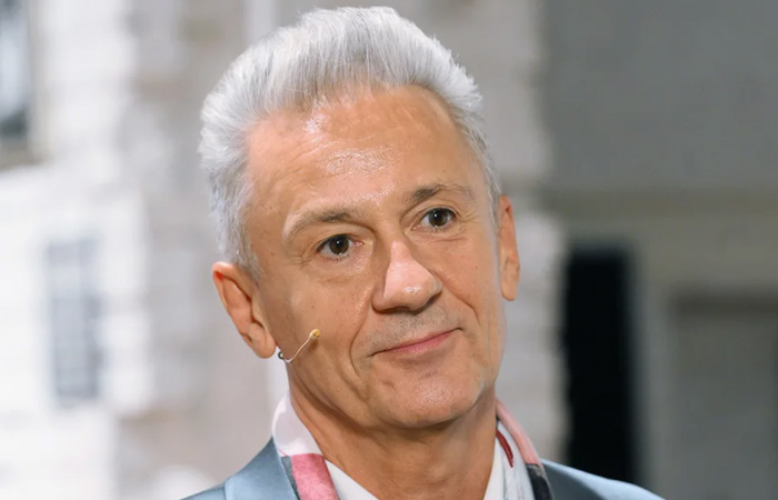 Молодая жена за 20 лет брака не родила, зато друг всегда рядом с ним: Что скрывает Олег Меньшиков? 