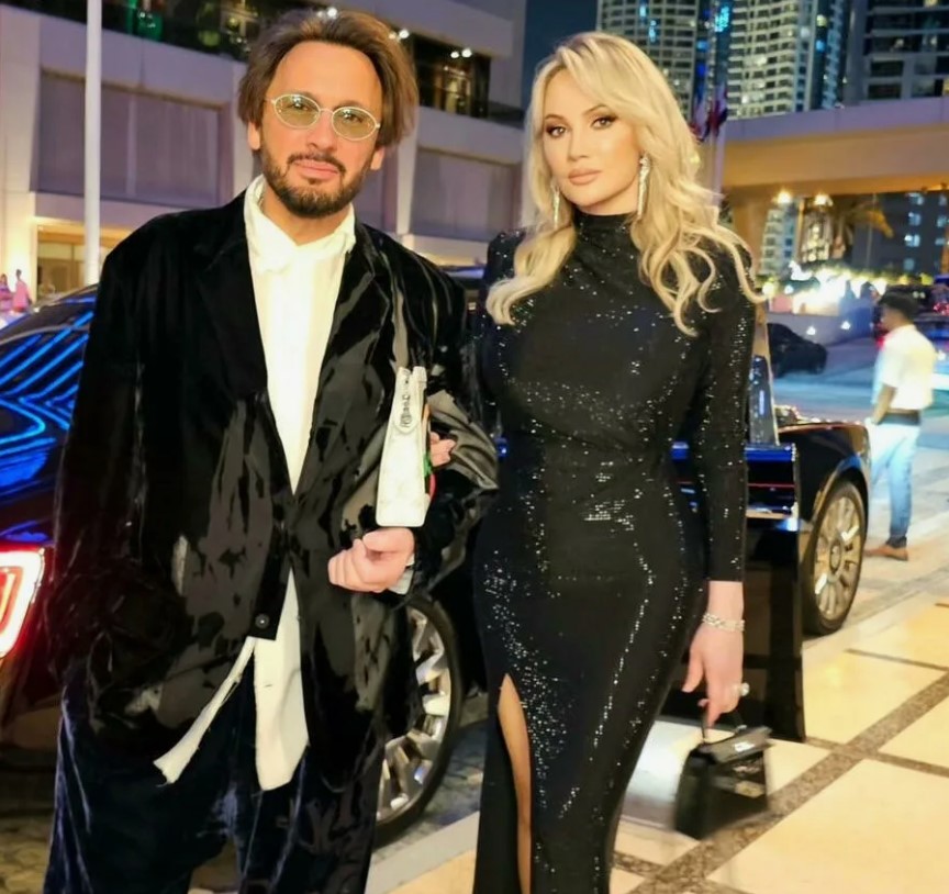 Стас Михайлов со своей супругой. Стас Михайлов со своей супругой.