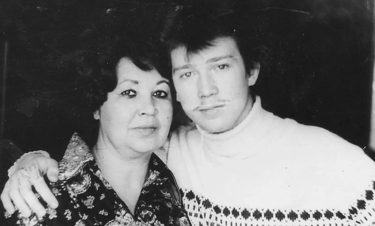 Евгений Миронов с мамой Тамарой. Евгений Миронов с мамой Тамарой.