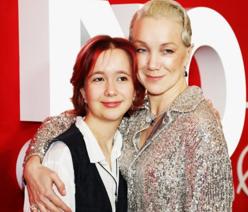 Дарья Мороз с дочкой Анной. Дарья Мороз с дочкой Анной.