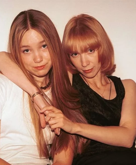 Дарья Мороз, уверена, что мама спасла её от гибели. Дарья Мороз, уверена, что мама спасла её от гибели.