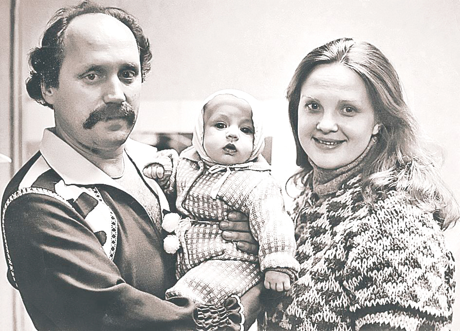 Владимир Мулявин с третьей женой и сыном Валерой.