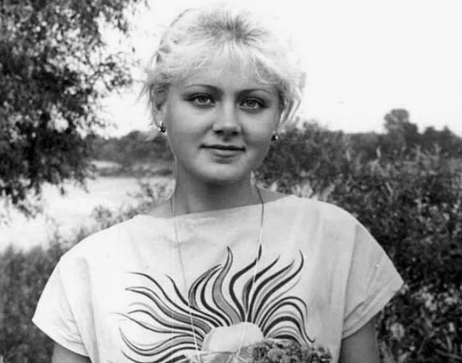 Натали влюбилась в своего Александра в 16 лет. Натали влюбилась в своего Александра в 16 лет.