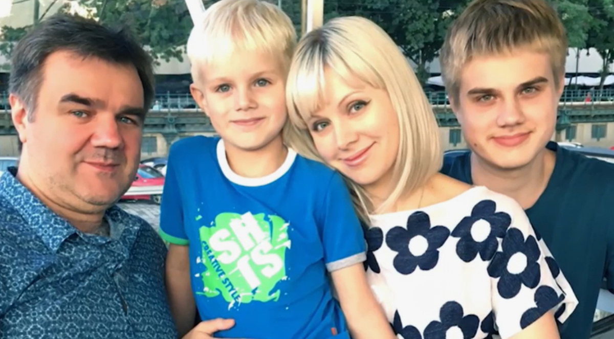 Певица Натали с семьей. Певица Натали с семьей.