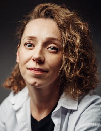 Младшая дочь Виктора Авилова - Ольга. Младшая дочь Виктора Авилова - Ольга.