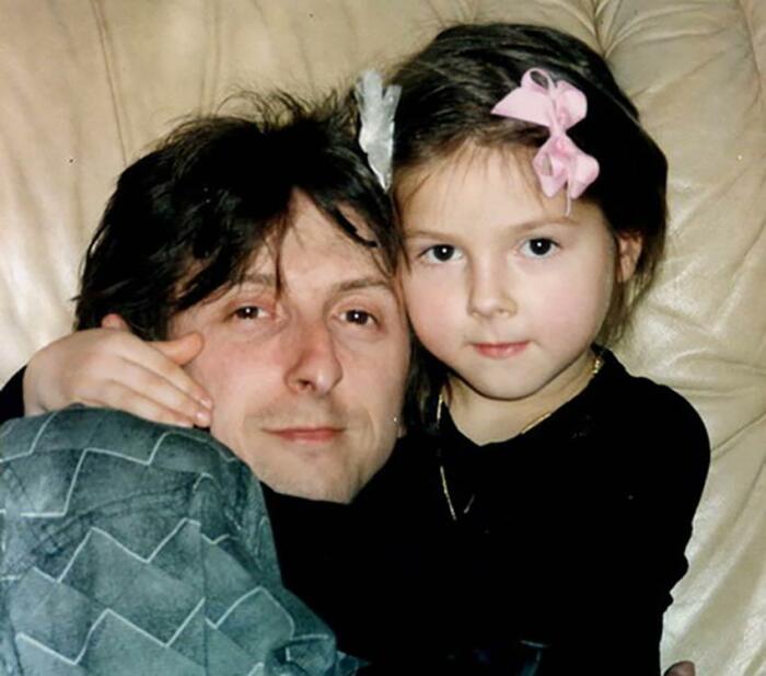 Певица Нюша с отцом.