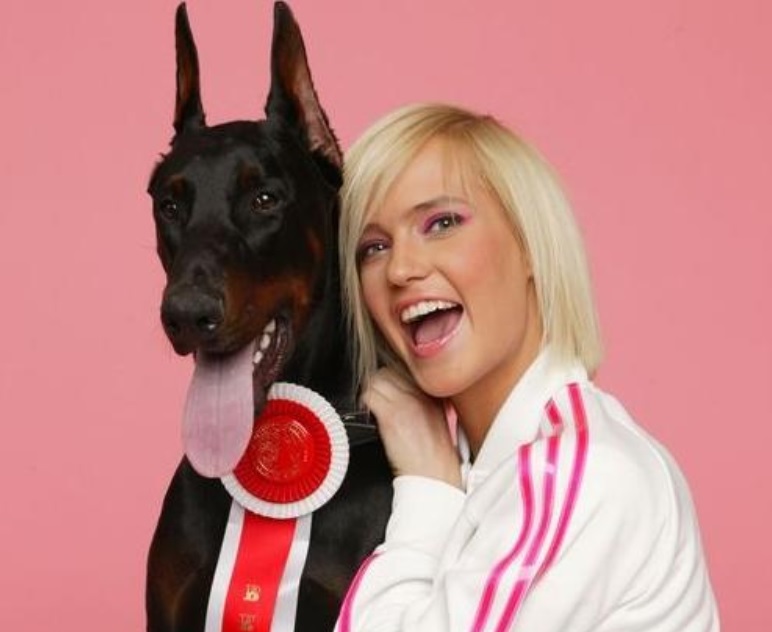 Певица Глюкоза пела под чужую фонограмму. Певица Глюкоза пела под чужую фонограмму.