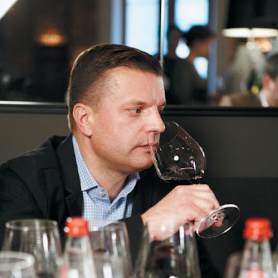 Парфёнов пытался организовать винный тур. Парфёнов пытался организовать винный тур.