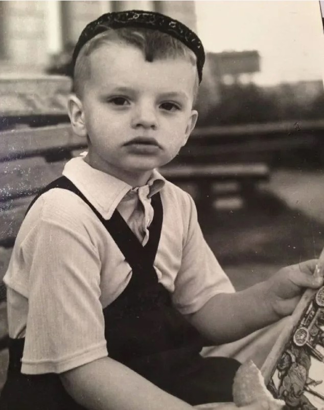 Леонид Парфёнов родом из Череповца. Леонид Парфёнов родом из Череповца.