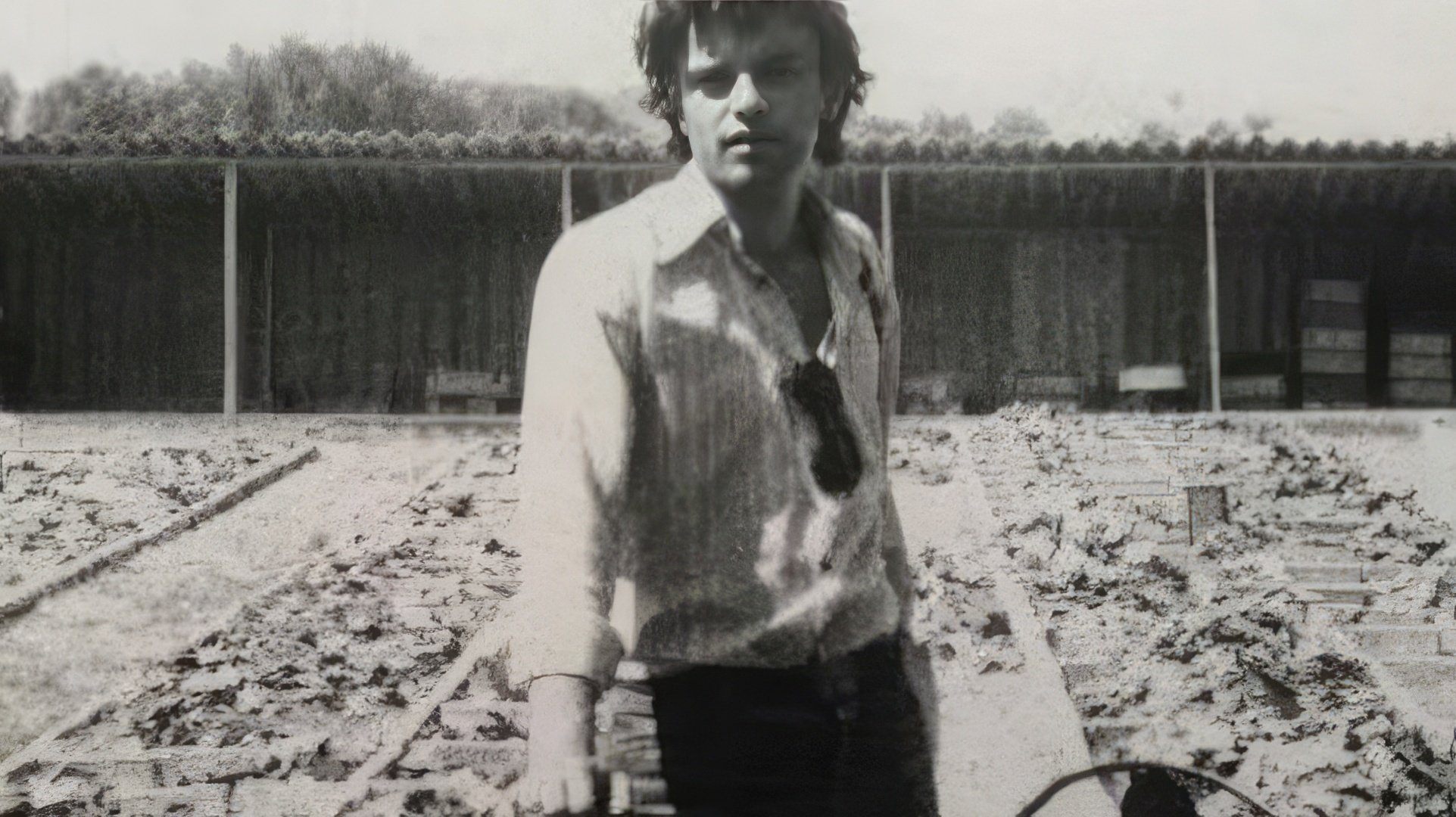 После переезда в Ленинград Парфёнов сменил стиль в одежде. После переезда в Ленинград Парфёнов сменил стиль в одежде.