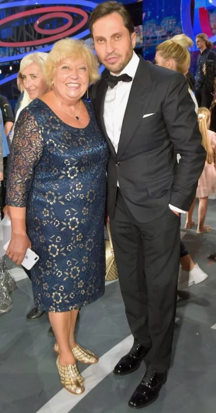 Мама Александра Реввы не принимает невестку. Мама Александра Реввы не принимает невестку.