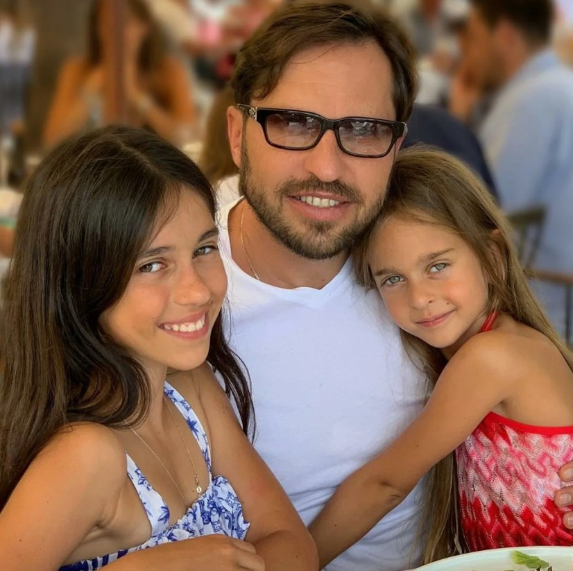 Александр Ревва с дочками. Александр Ревва с дочками.