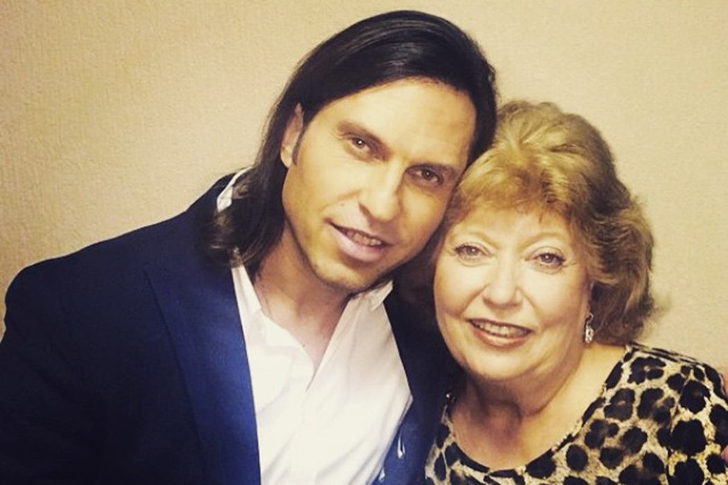 Александр Ревва с мамой. Александр Ревва с мамой.