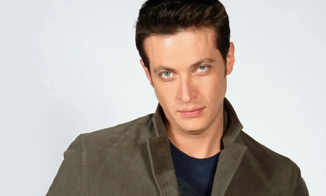 Кирилл Сафонов провел детство во Львове. Кирилл Сафонов провел детство во Львове.