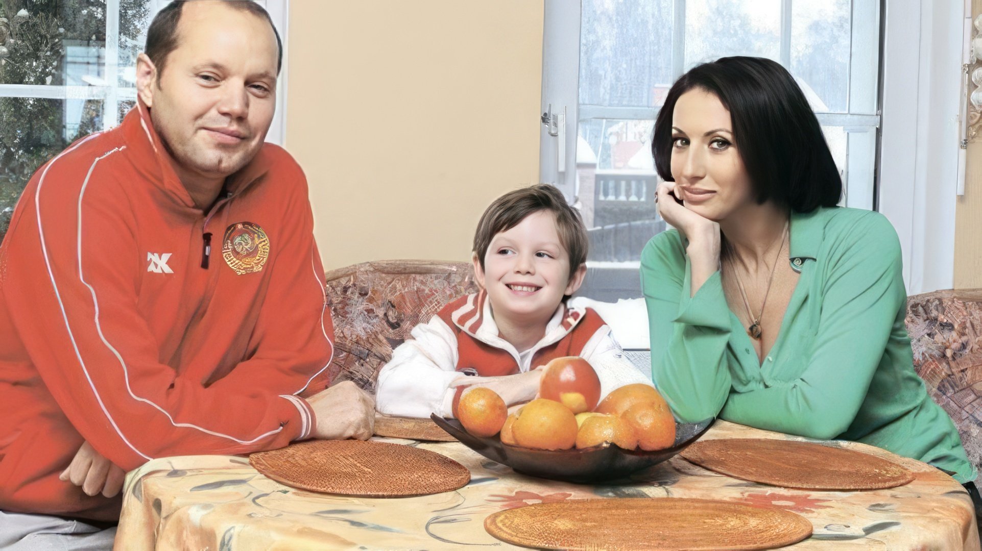 Алика Смехова и Николай Фоменко с сыном Артёмом. Алика Смехова и Николай Фоменко с сыном Артёмом.