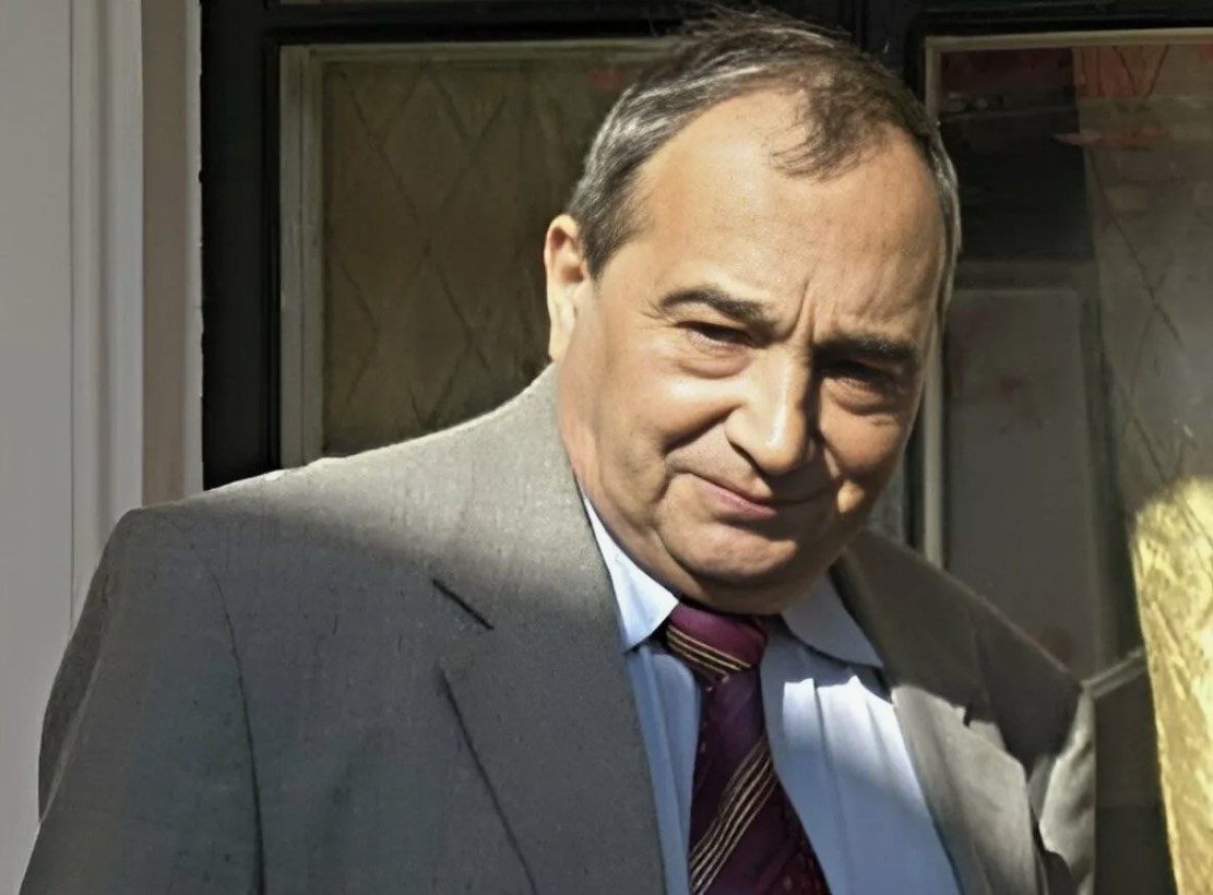 Александр Васильев - первый муж Елены Степаненко. Александр Васильев - первый муж Елены Степаненко.