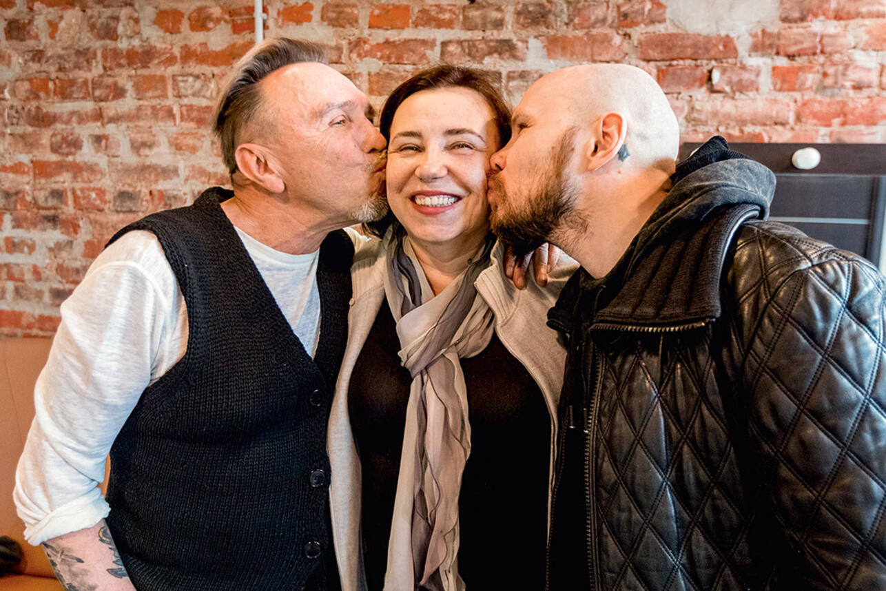 Гарик Сукачёв с сыном и женой.