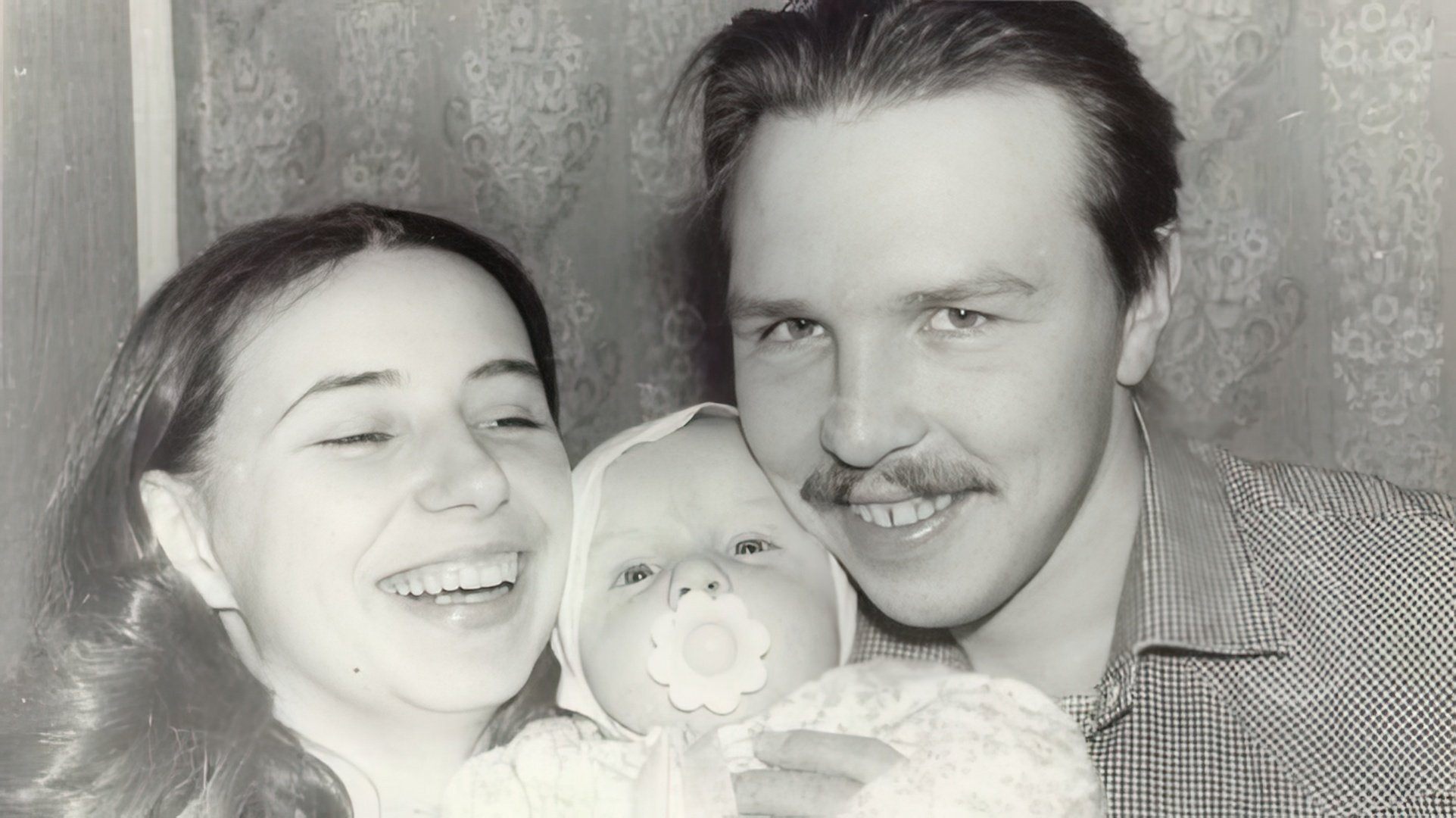 Гарик Сукачёв с женой и сыном.