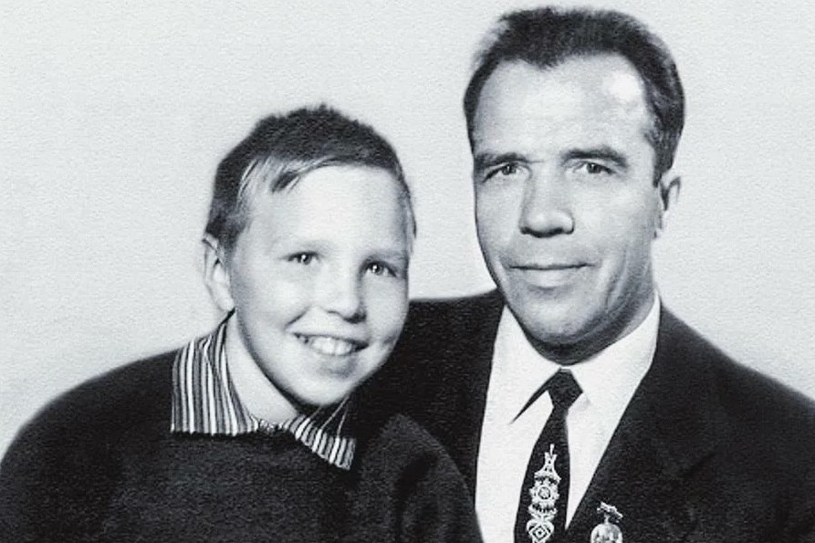 Гарик Сукачёв с отцом.