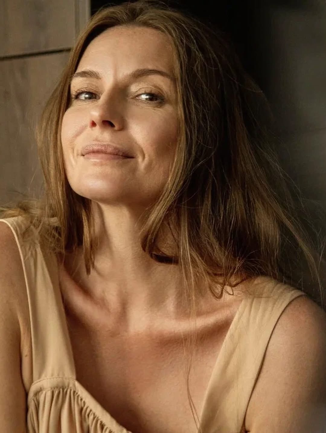 47-летняя Толкалина продолжает обнажаться на фото.