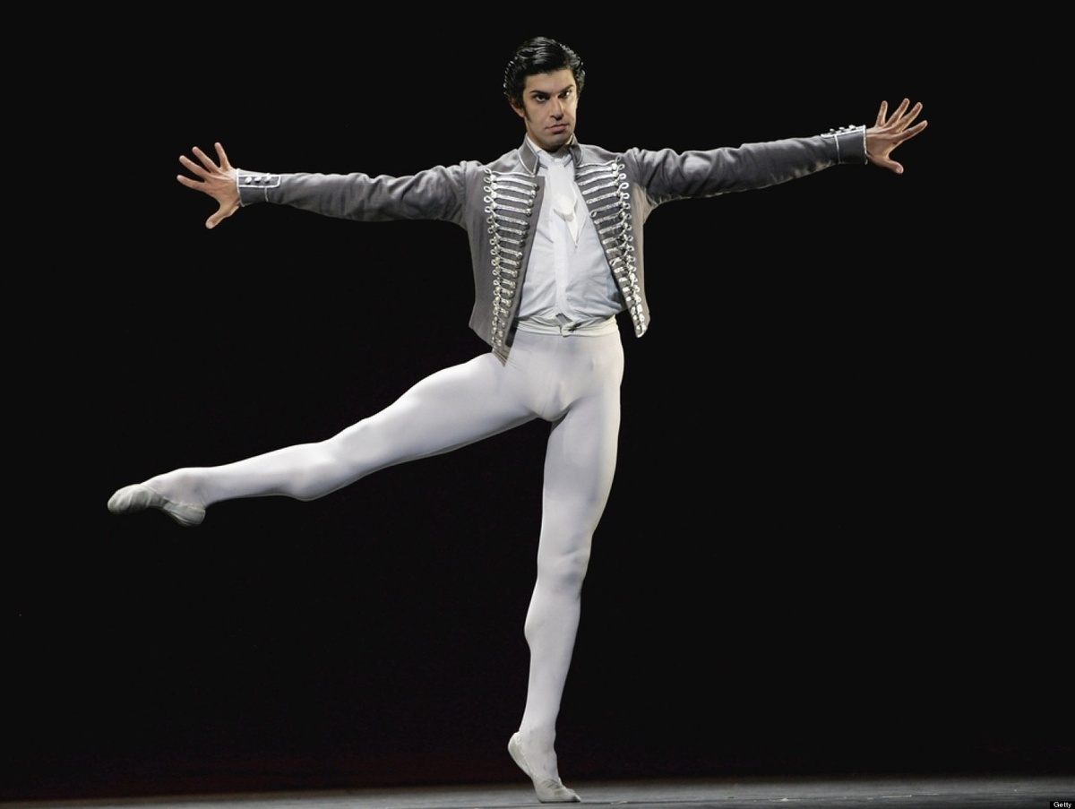 Николай Цискаридзе имеет множество наград. Николай Цискаридзе имеет множество наград.