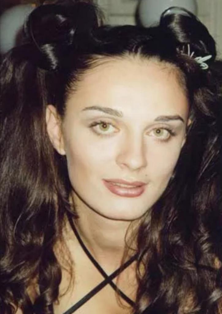 Елена Ваенга обучалась в Санкт-Петербурге. Елена Ваенга обучалась в Санкт-Петербурге.