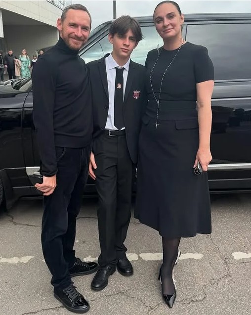 Елена Ваенга с мужем и сыном. Елена Ваенга с мужем и сыном.