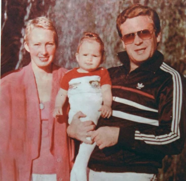 Татьяна Васильева и Георгий Мартиросян с дочкой Лизой. 