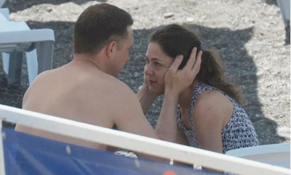 Вдовиченков и Лядова на пляже в Сочи.