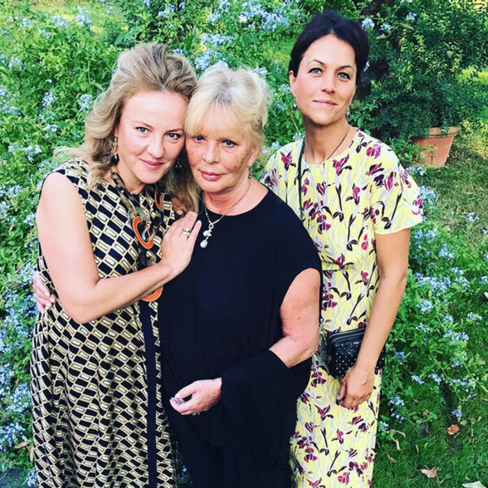 Марианна Вертинская с дочками.