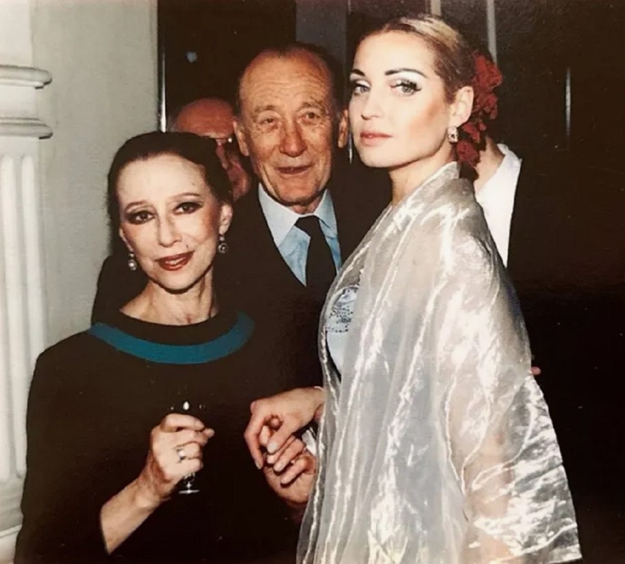 Майя Плисецкая с мужем и Анастасией Волочковой.