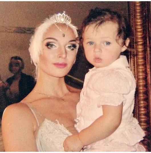 Анастасия Волочкова с дочкой Ариадной.