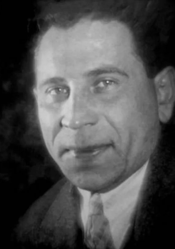 Николай Яковченко в молодости был сорвиголова. Николай Яковченко в молодости был сорвиголова.