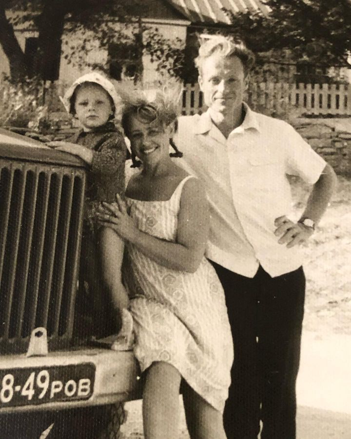 Сергей Жигунов с родителями.