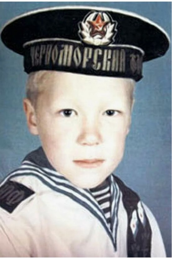 Анатолий Журавлёв был трудным подростком.