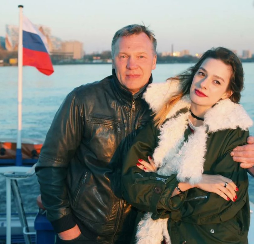 Анатолий Журавлёв с молодой женой Полиной.