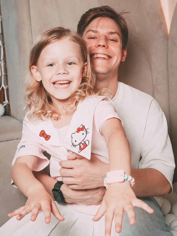 Павел Табаков и его дочь Мия. Павел Табаков и его дочь Мия.