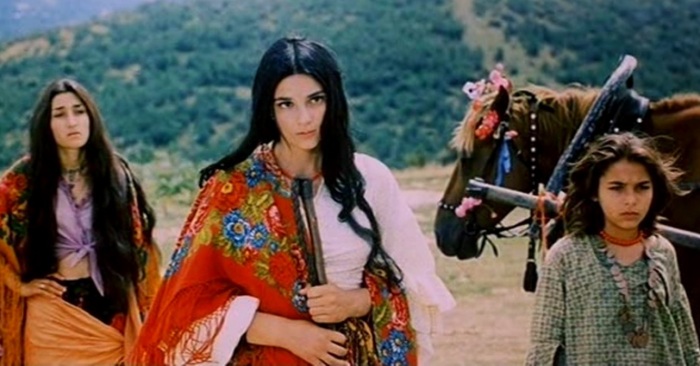 Цыгане считают, что удар юбкой способен сильно обидеть мужчину.