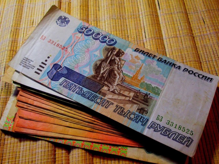 В девяностые годы 20 века рубль стали называть деревянным. В девяностые годы 20 века рубль стали называть деревянным.