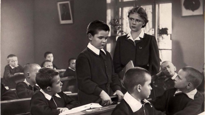 Учителя не справлялись с озорными мальчишками. Учителя не справлялись с озорными мальчишками.