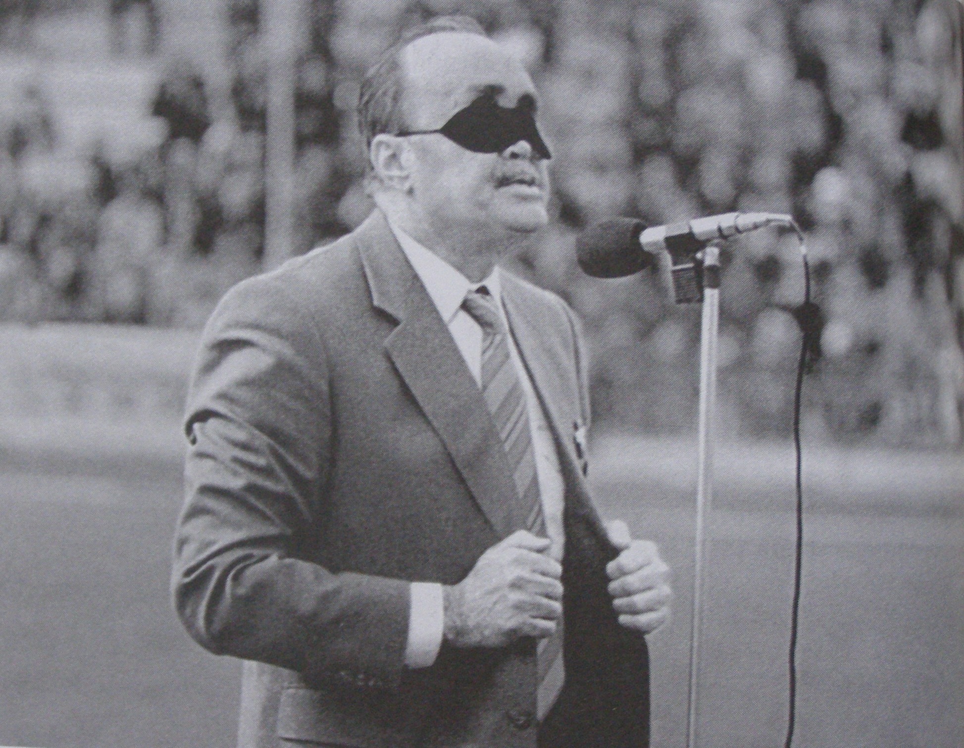 Стихи Асадова всегда вызывали эмоциональный отклик у читателей. Стихи Асадова всегда вызывали эмоциональный отклик у читателей.