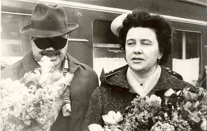 Эдуард Асадов с женой Галиной Разумовской. Эдуард Асадов с женой Галиной Разумовской.